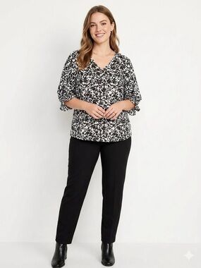 V-Neck Blouse Ruffled Sleeve by “Well Worn” Black & White Floral Silky Sz XL